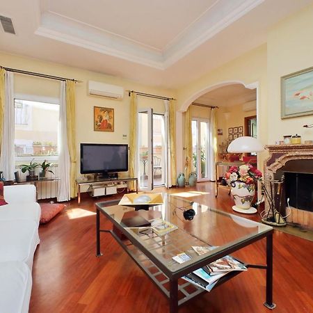 4Bnb - Luxury Trevi Apartment W Terrace Roma Ngoại thất bức ảnh
