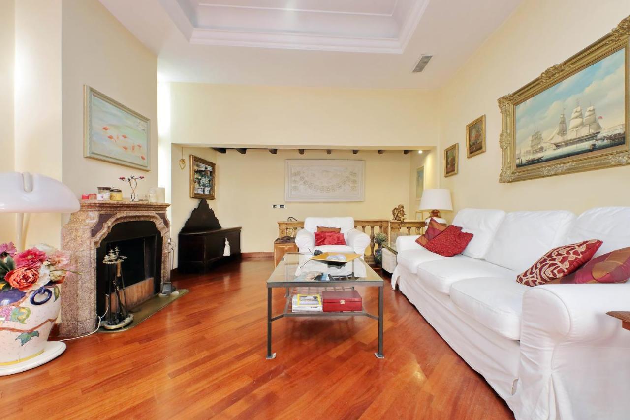 4Bnb - Luxury Trevi Apartment W Terrace Roma Ngoại thất bức ảnh